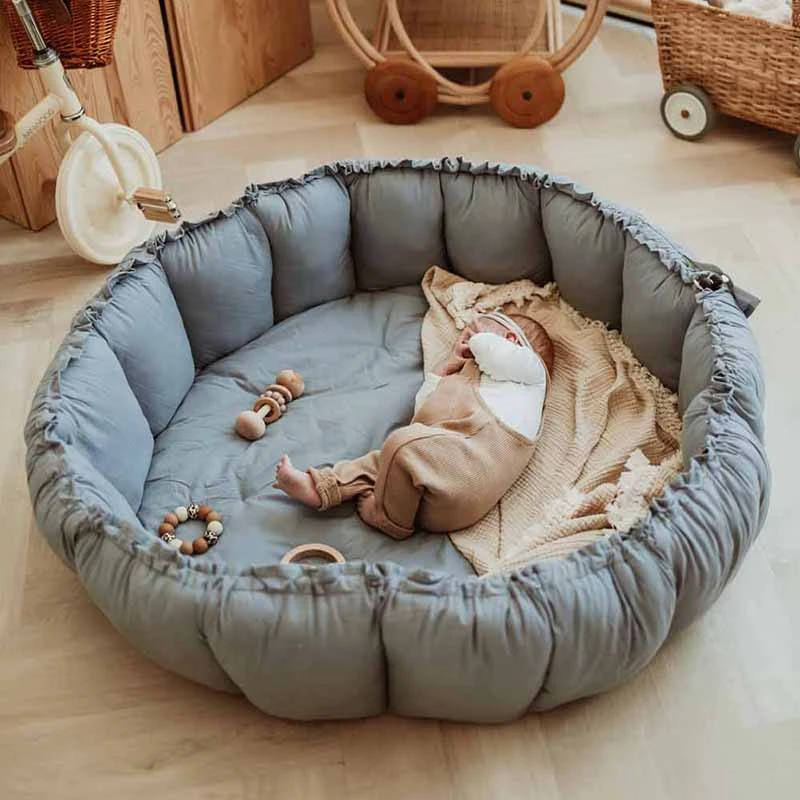 3 In 1 Spielmatte „Bloom“ (Dusty Blue) 11 3 In 1 Spielmatte „Bloom“ (Dusty Blue) – Bild 9