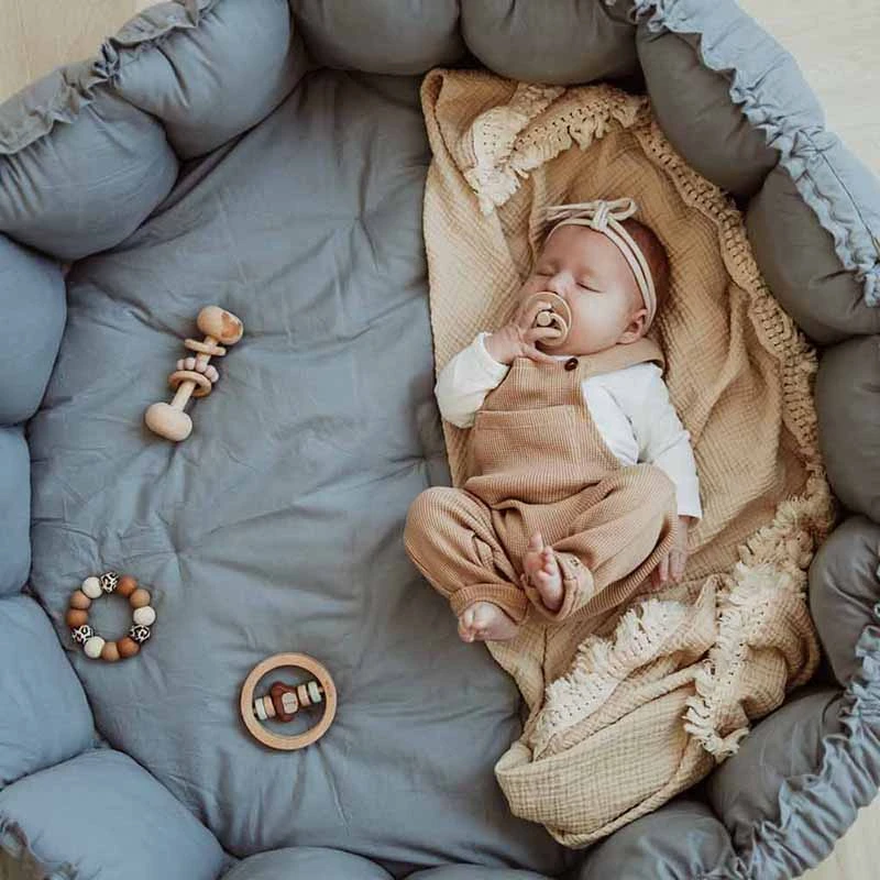 3 In 1 Spielmatte „Bloom“ (Dusty Blue) 7 3 In 1 Spielmatte „Bloom“ (Dusty Blue) – Bild 5