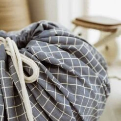 „Grid Blue“ Toy Storage Bag (2 In 1 Spielmatte) 16 „Grid Blue“ Toy Storage Bag (2 In 1 Spielmatte) -Kinderspielzeug grid blue9