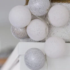 Funkelnde Lichterkette (silber / Weiß)